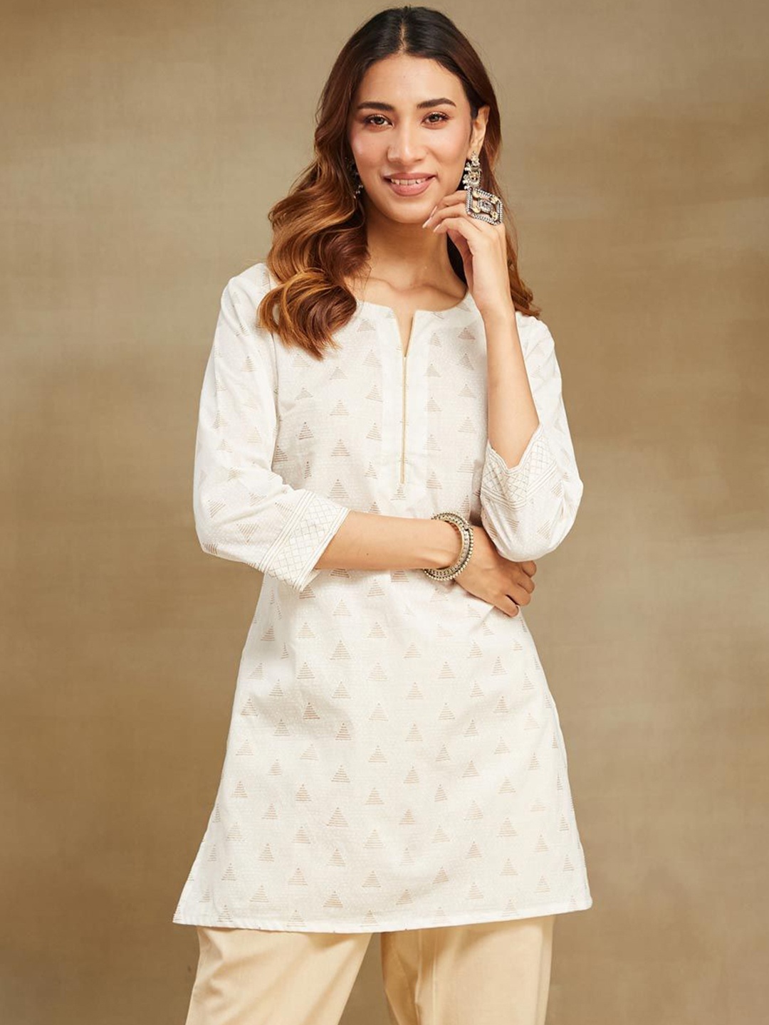 

Fabindia Geometric Printed Notch Neck Thread Work Cotton Straight Kurta, Off white