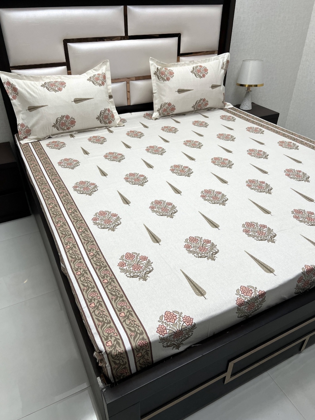 

Pure Decor Royal Passion Green Ethnic 380 TC Queen Bedsheet With 2 Pillow Covers