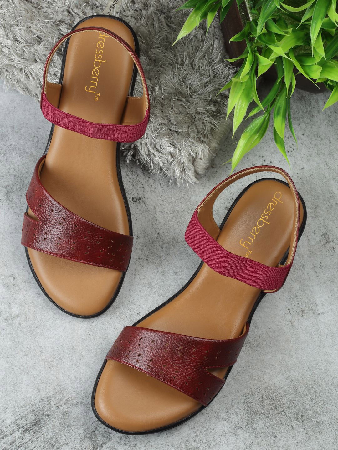 

DressBerry Women Open Toe Flats with Buckles, Red
