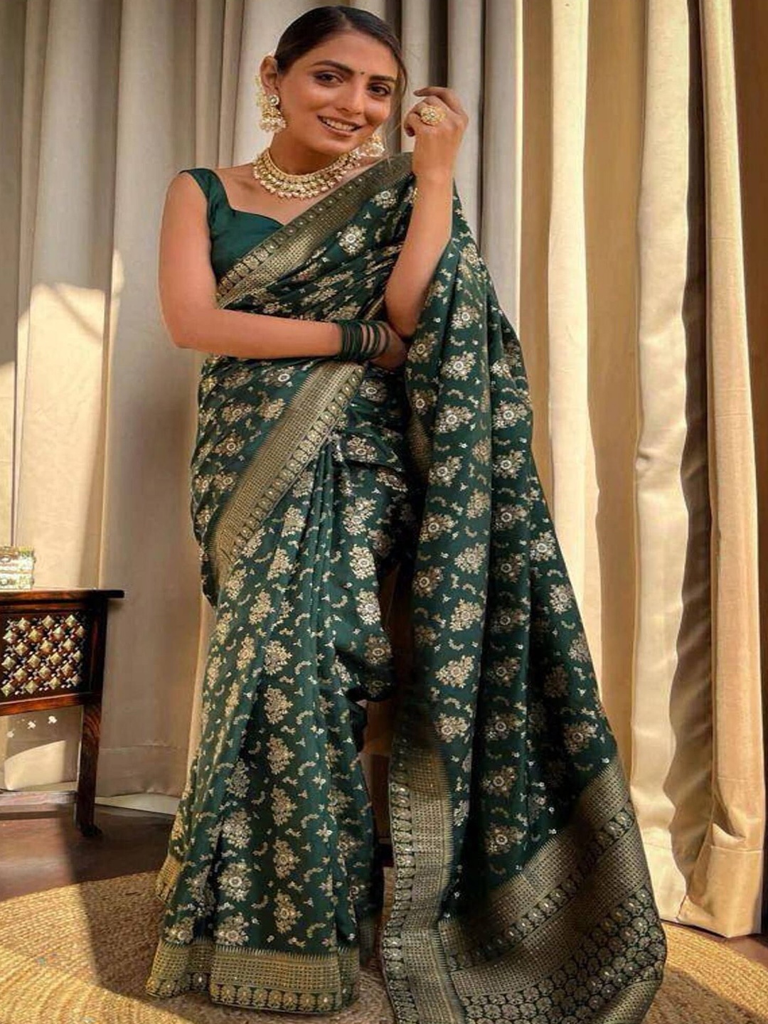 

Sanwariya Silk Woven Design Zari Art Silk Banarasi Saree, Green