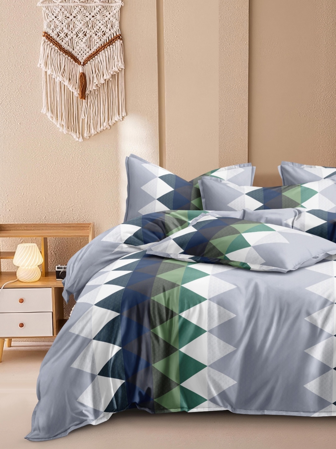 

Ariana Grey & Green Geometric Microfiber 144 TC King Bedsheet with 2 Pillow Covers