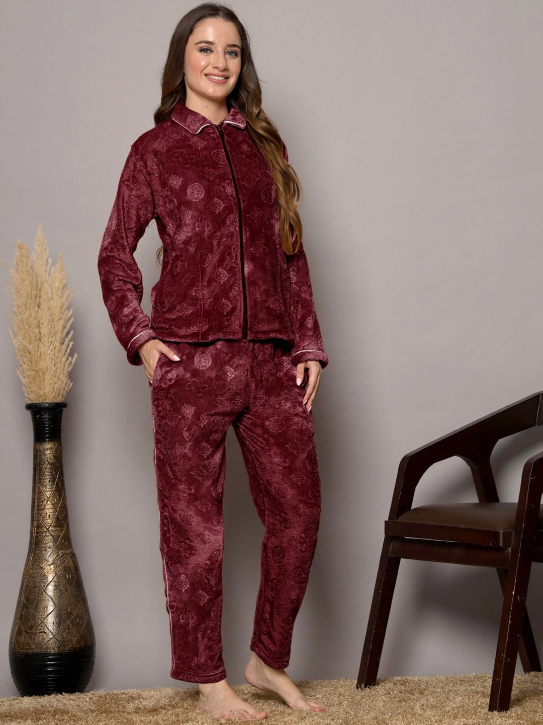

FABINALIV Geometric Embossed Zip Closure Winter Night Suit, Maroon