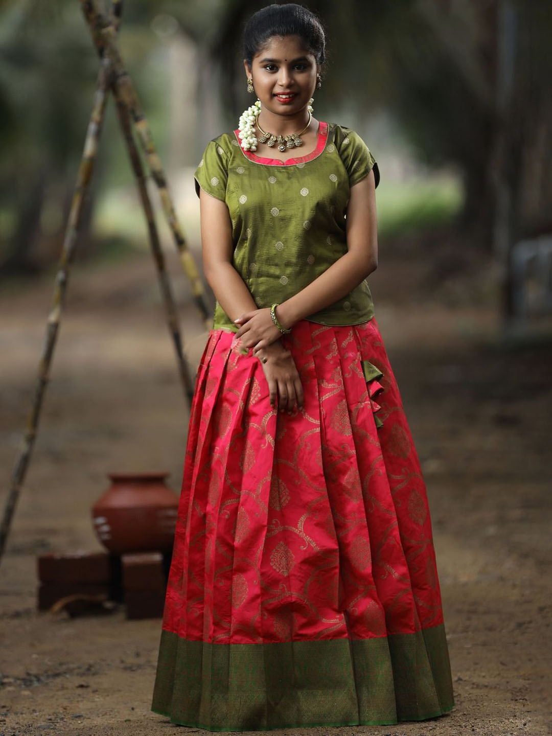 

SHIVANGI clothing Girls Lehenga Choli, Pink