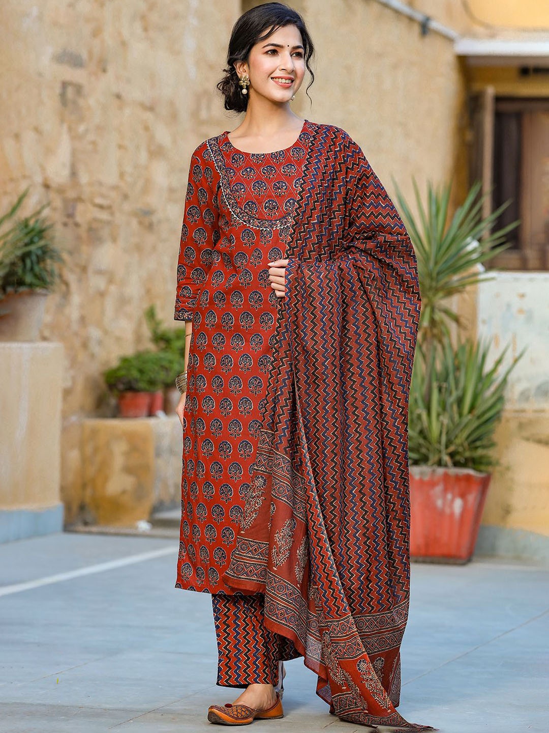 

Anouk Floral Printed Regular Gotta Patti Straight Kurta with Trousers & Dupatta, Rust