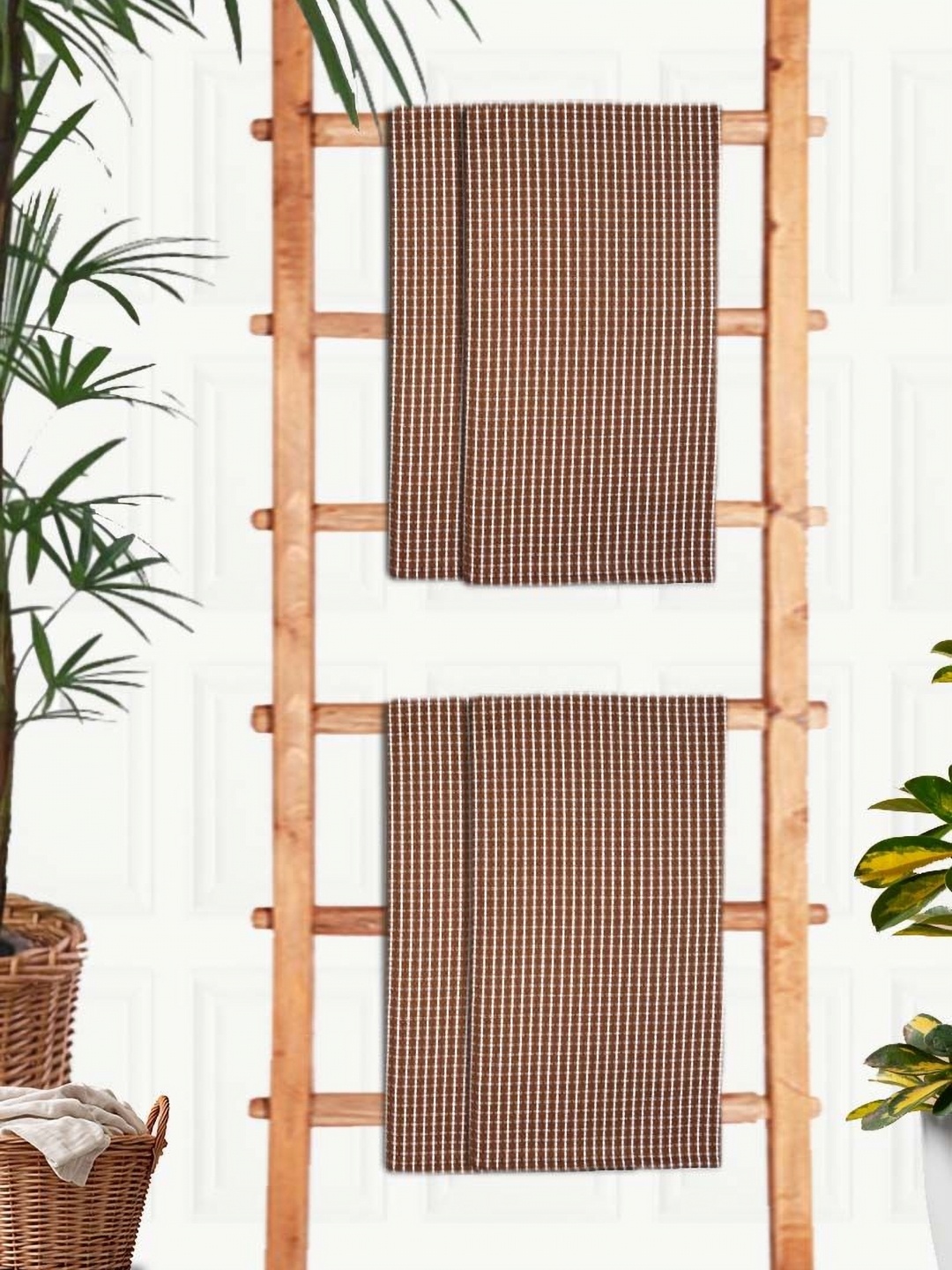 

Aura Brown & White 4 Printed Cotton 210 GSM Bath Towel