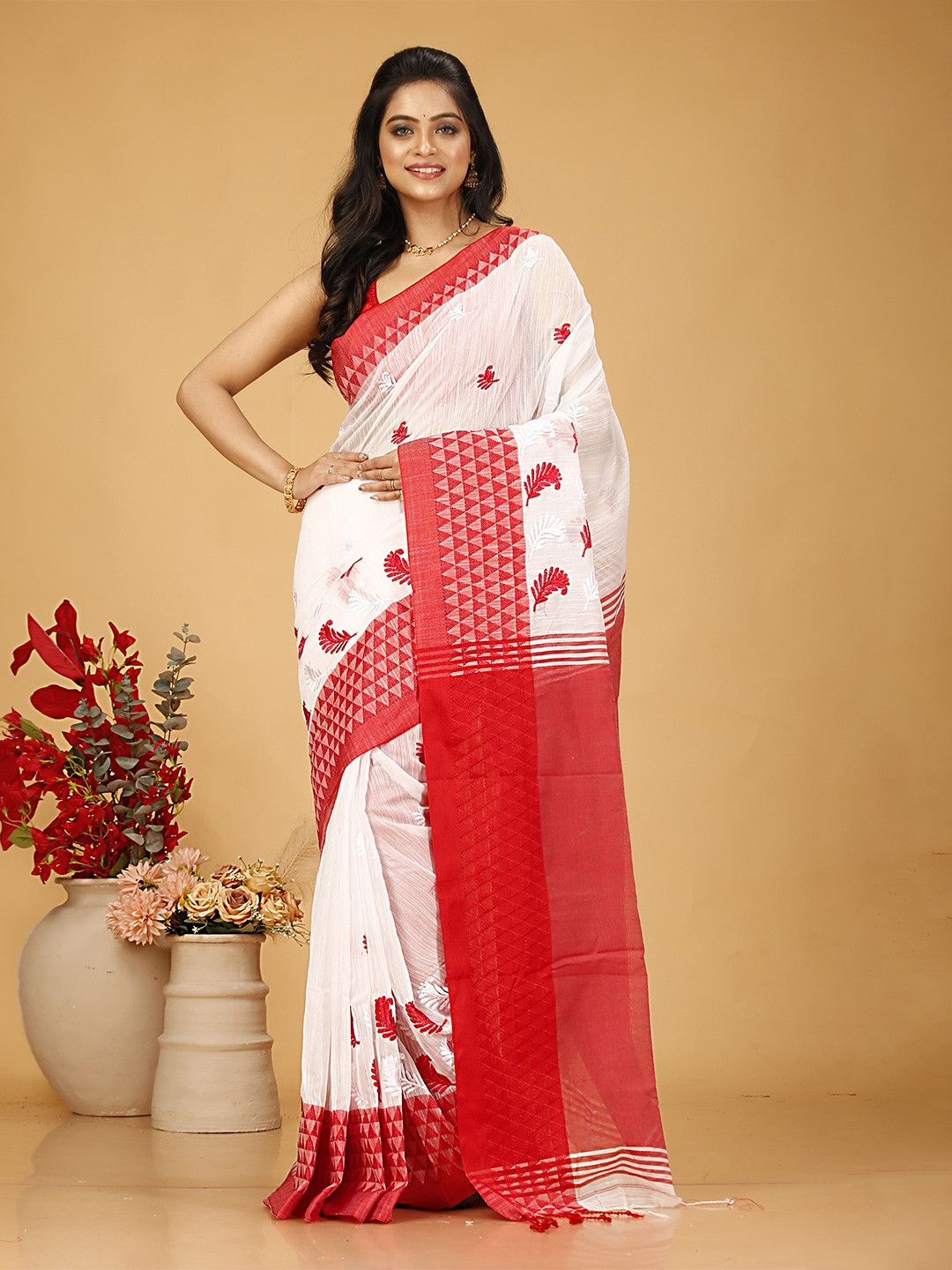 

SLAGHA Embellished Embroidered Taant Saree, White
