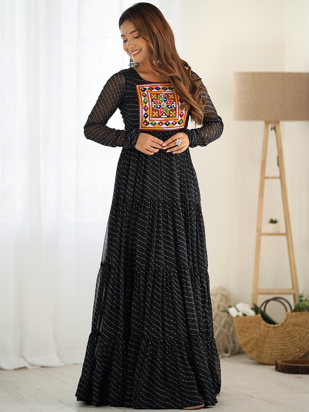 

LABELKBBRAND Floral Embroidered Sequinned Georgette Anarkali Kurta, Black