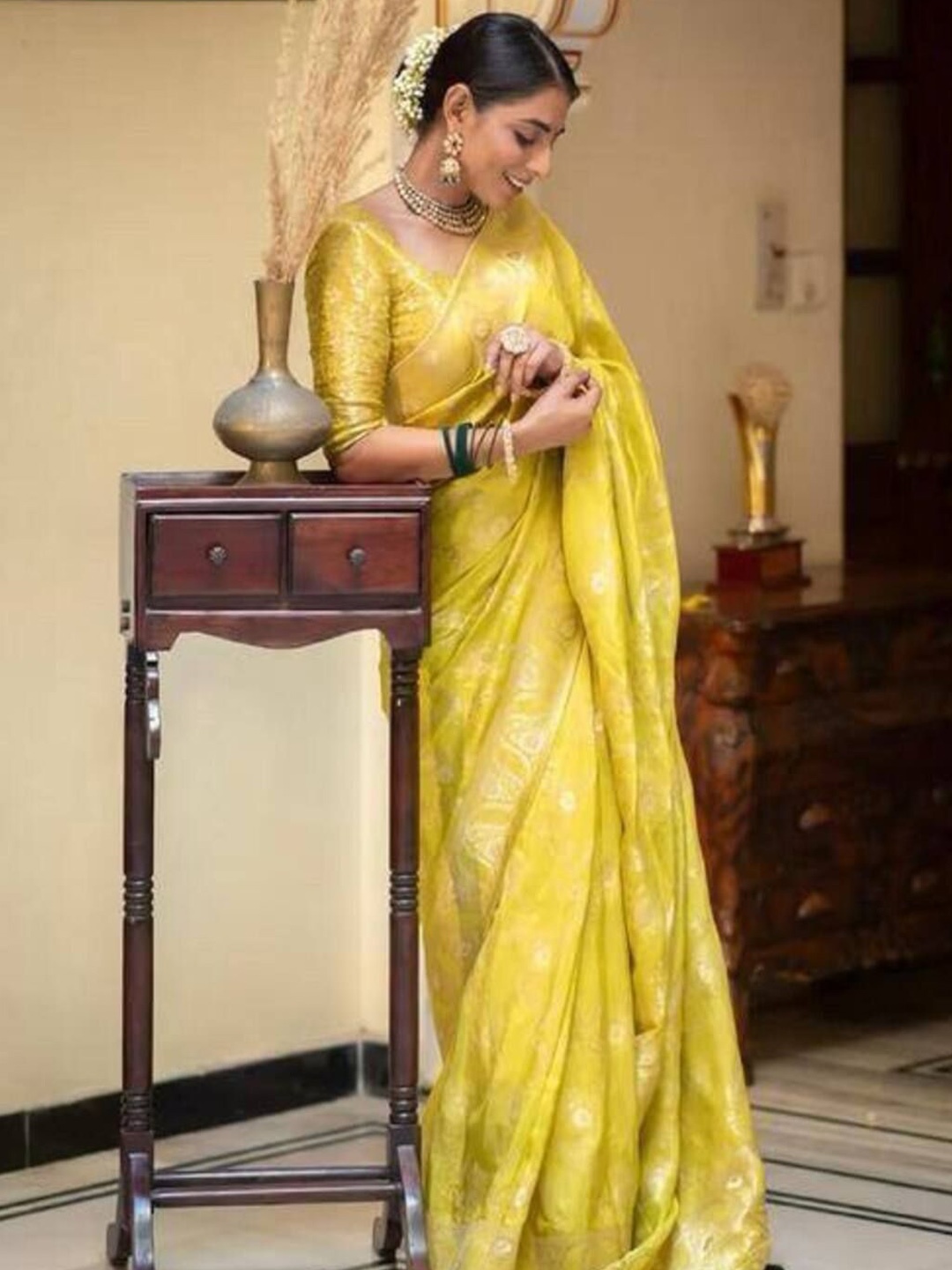 

Sanwariya Silk Floral Zari Art Silk Banarasi Saree, Yellow