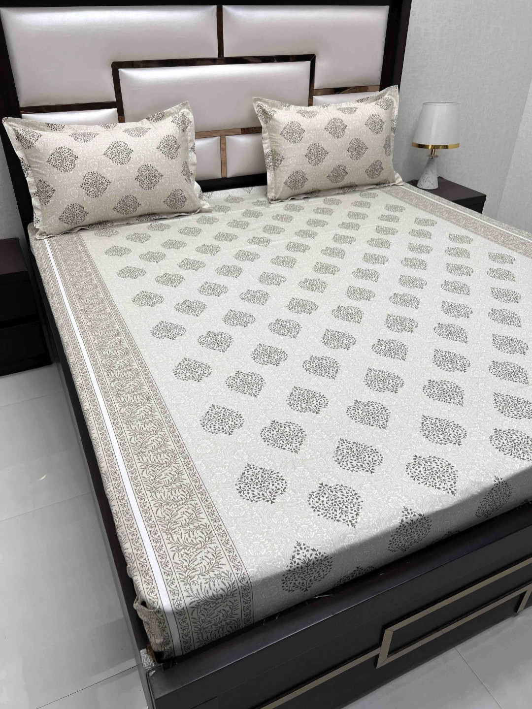 

Pure Decor Royal Passion Beige Ethnic Motifs 380 TC Queen Bedsheet with 2 Pillow Covers