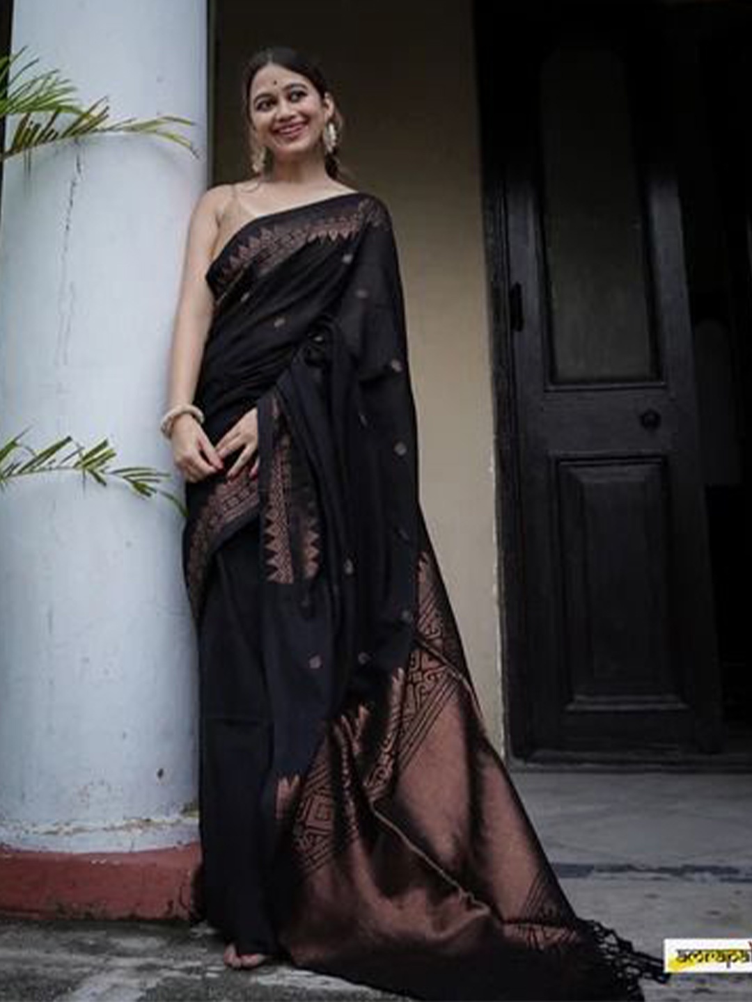 

QENY Woven Design Zari Art Silk Banarasi Saree, Black