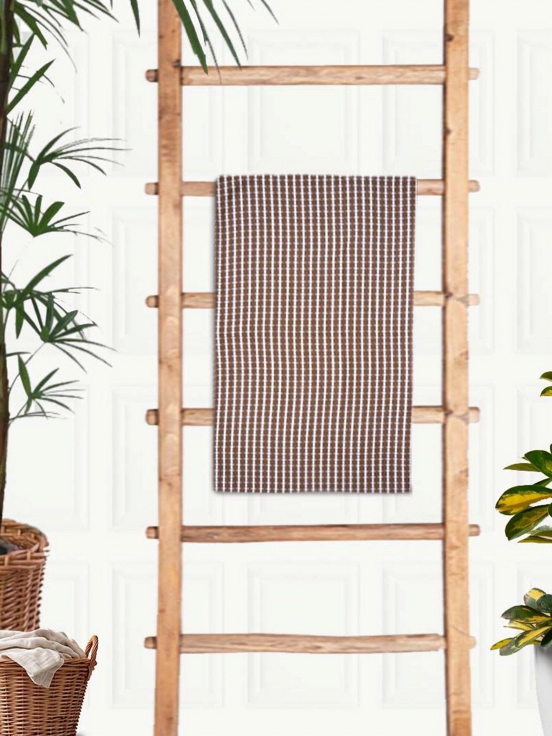 

Aura Brown & White Printed Cotton 210 GSM Bath Towel