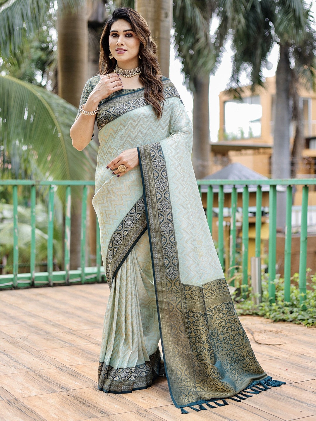 

Anaita Zari Pure Silk geometric woven design Kanjeevaram Saree, Turquoise blue