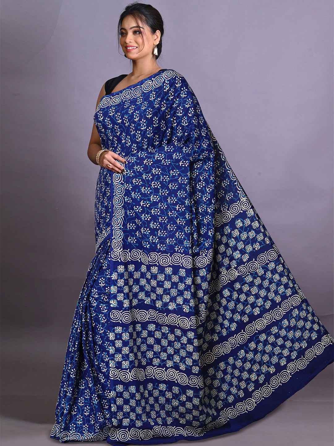 

Unnati Silks Ethnic Motifs Pure Cotton Handloom Block Print Saree, Navy blue