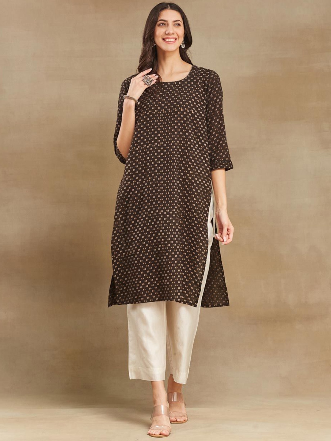 

Fabindia Geometric Printed Round Neck Cotton Straight Kurta, Brown