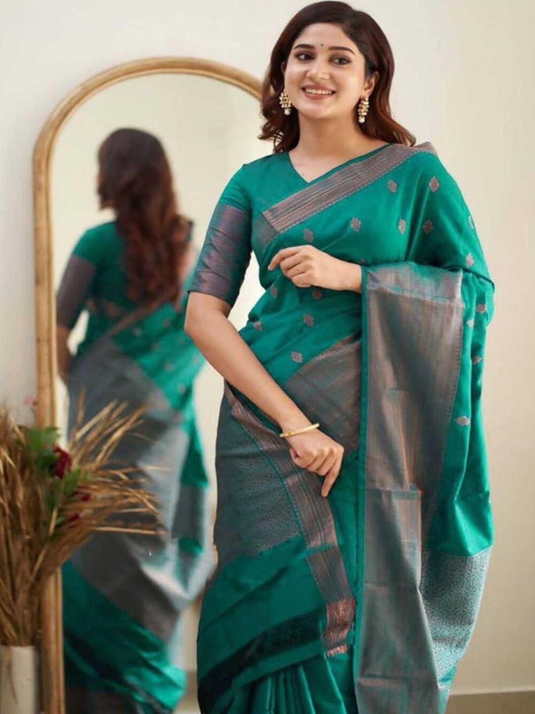 

Sanwariya Silk Women Woven Design Ethnic Motifs Banarasi Saree, Teal