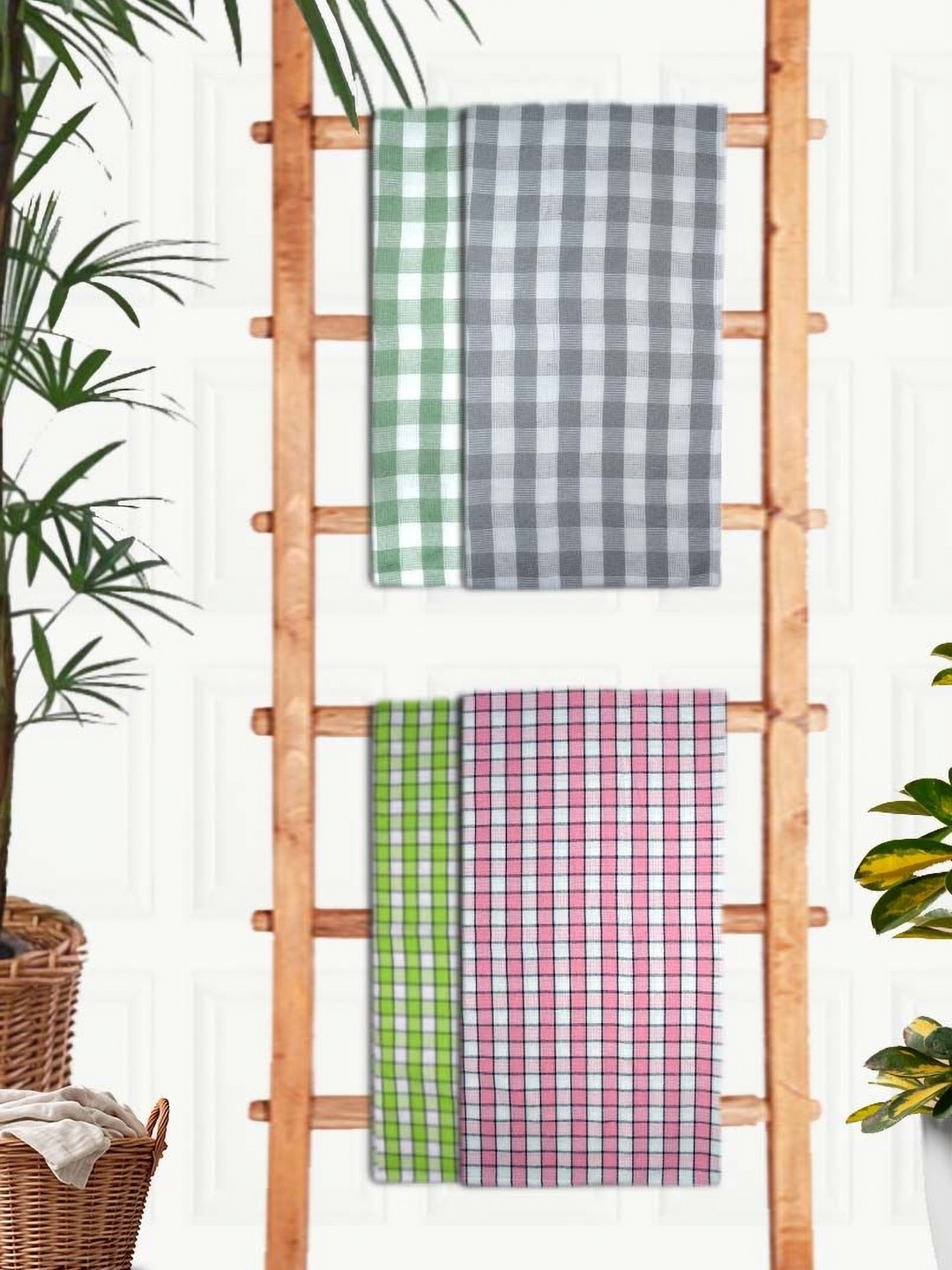 

Aura Green & Pink 4 Pieces Printed Cotton 210 GSM Bath Towel