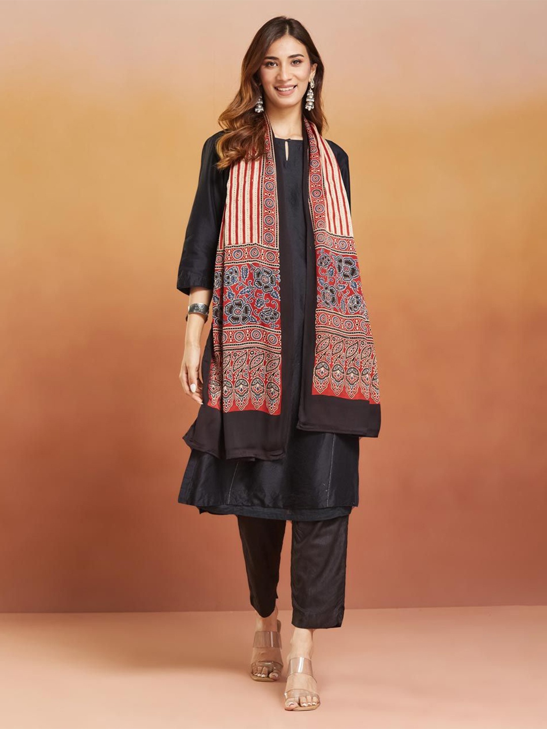 

Fabindia Women Printed Stole, Maroon