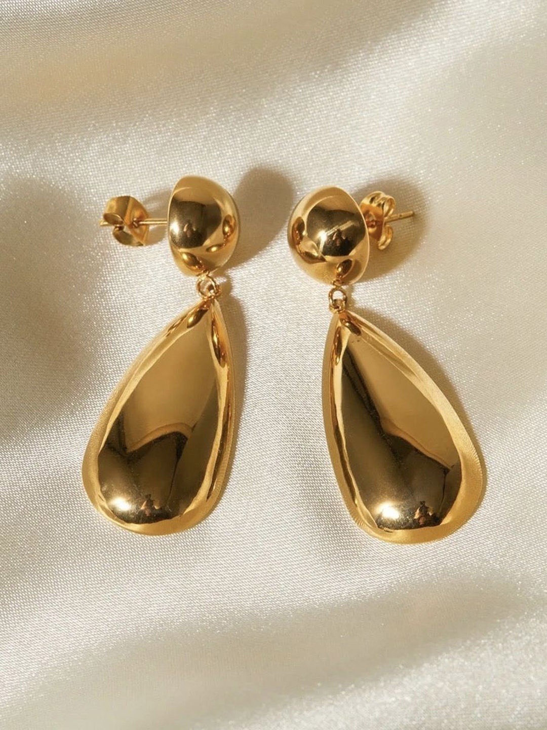 

Dorada Jewellery Stainless Steel Gold-Plated Teardrop Shaped Drop Earrings