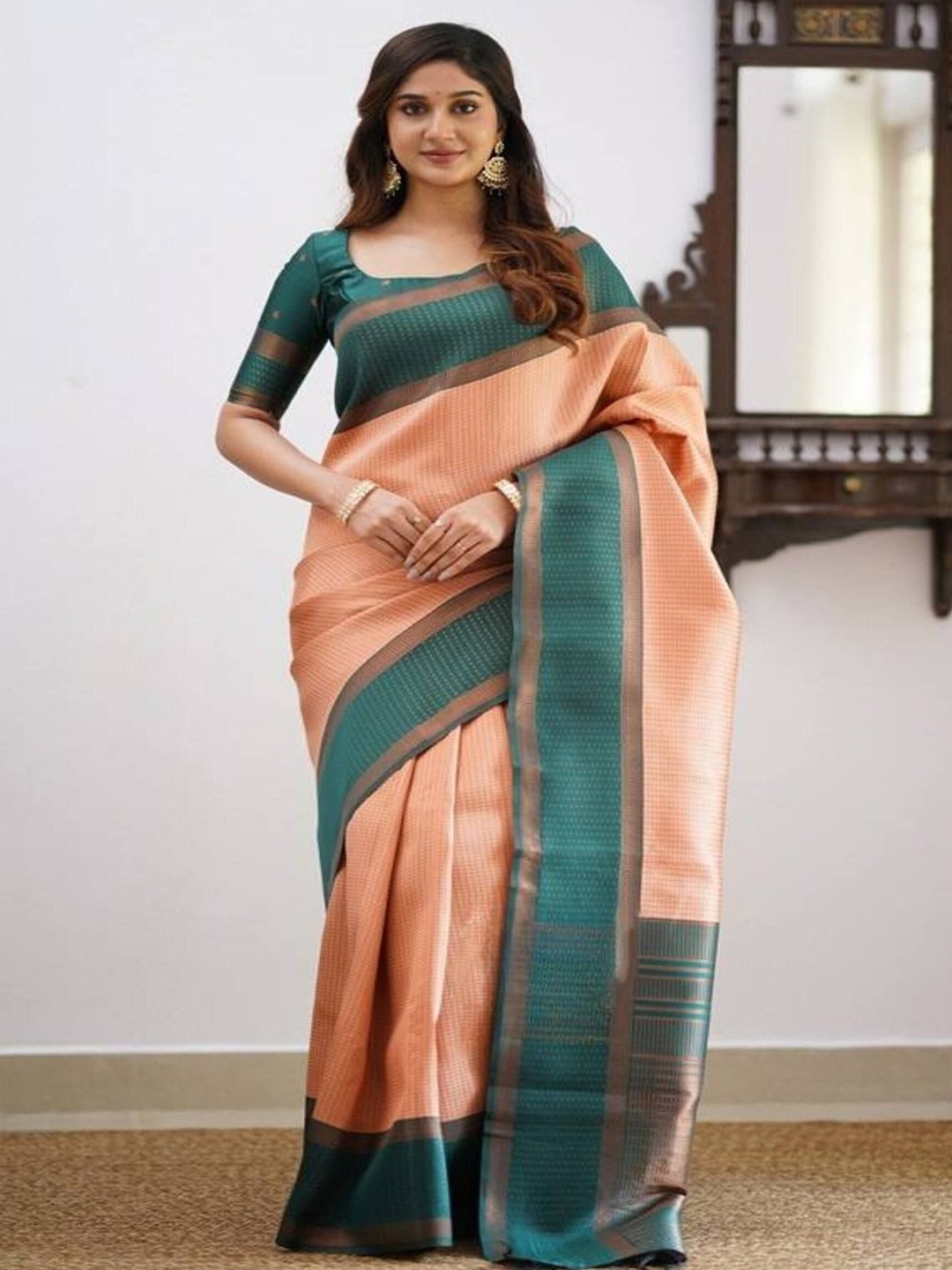 

Sanwariya Silk Woven Design Zari Banarasi Saree, Peach