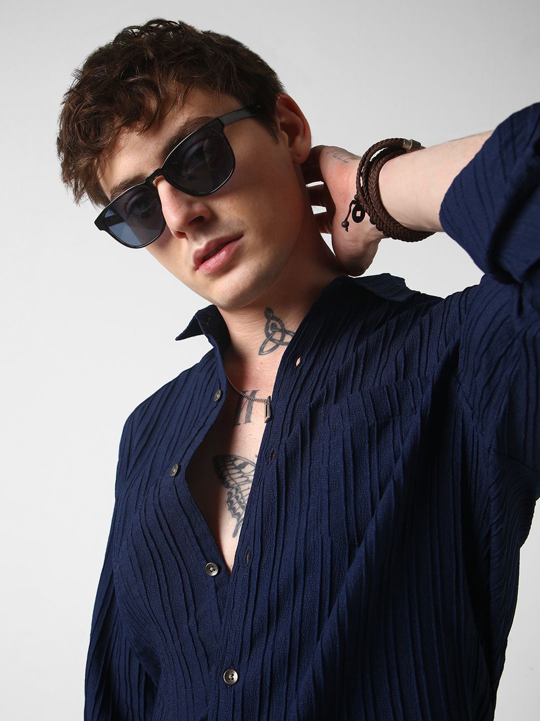 

VASTRADO Men Classic Cutaway Collar Textured Slim Fit Casual Shirt, Navy blue