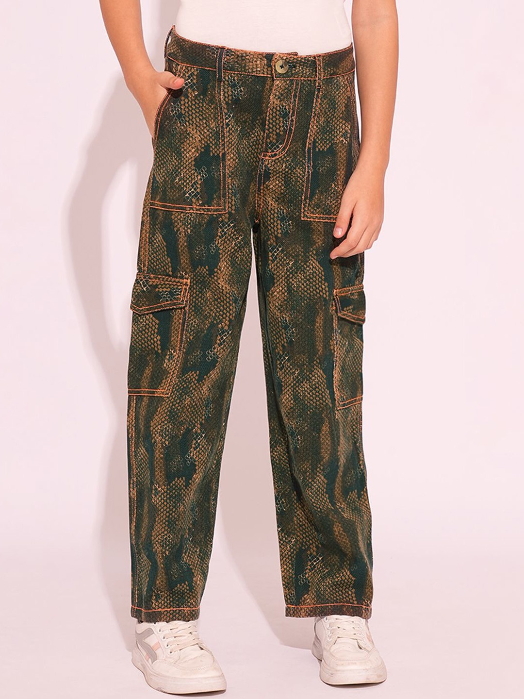 

Vero Moda Girls Camouflage Printed Straight Fit High-Rise Trousers, Green