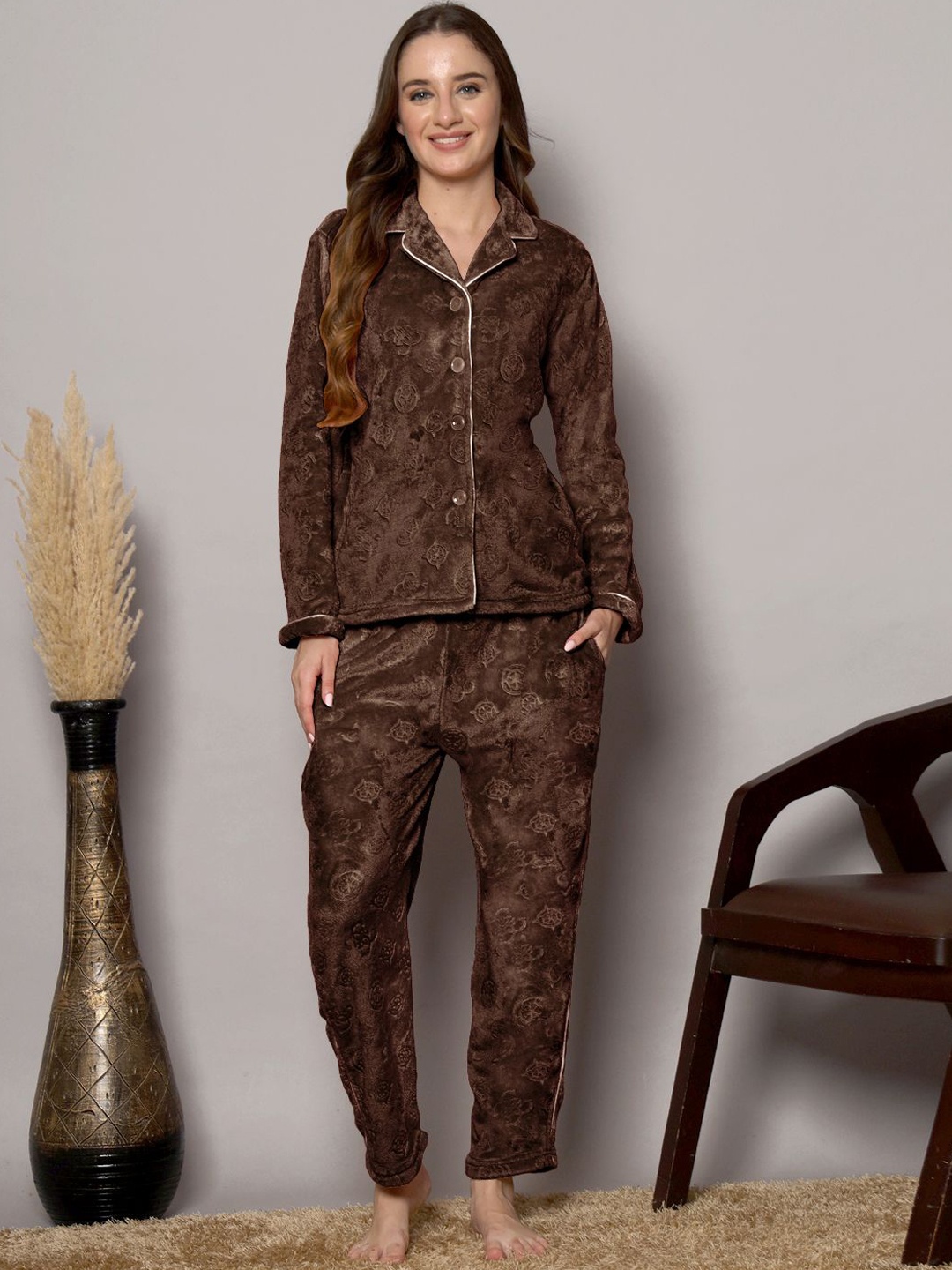 

FABINALIV Geometric Embossed Lapel Collar Winter Night Suit, Brown