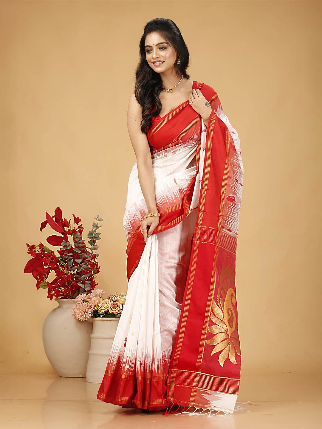 

SLAGHA Woven Design Zari Silk Cotton Taant Saree, White