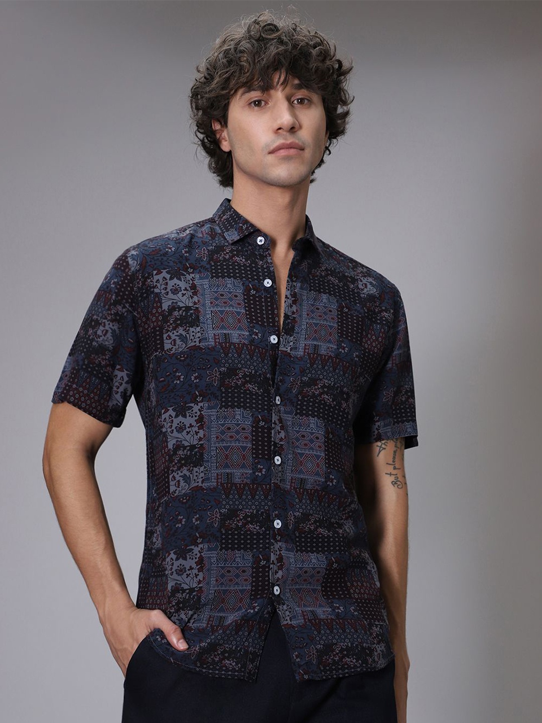 

Banana Club Men Classic Opaque Printed Casual Shirt, Blue