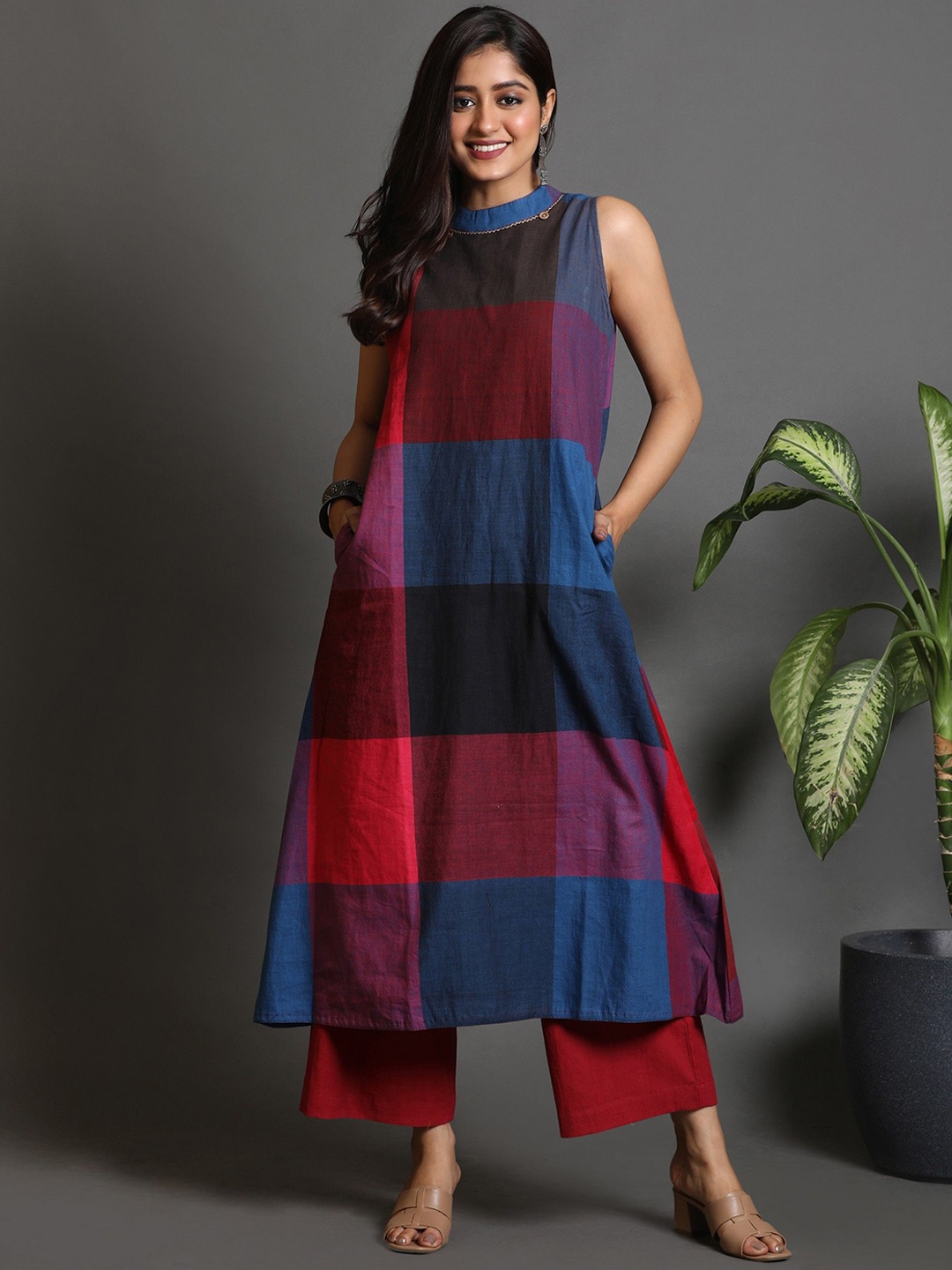 

Earthwear Checked Printed Halter Neck Regular Cotton A-Line Kurta, Navy blue