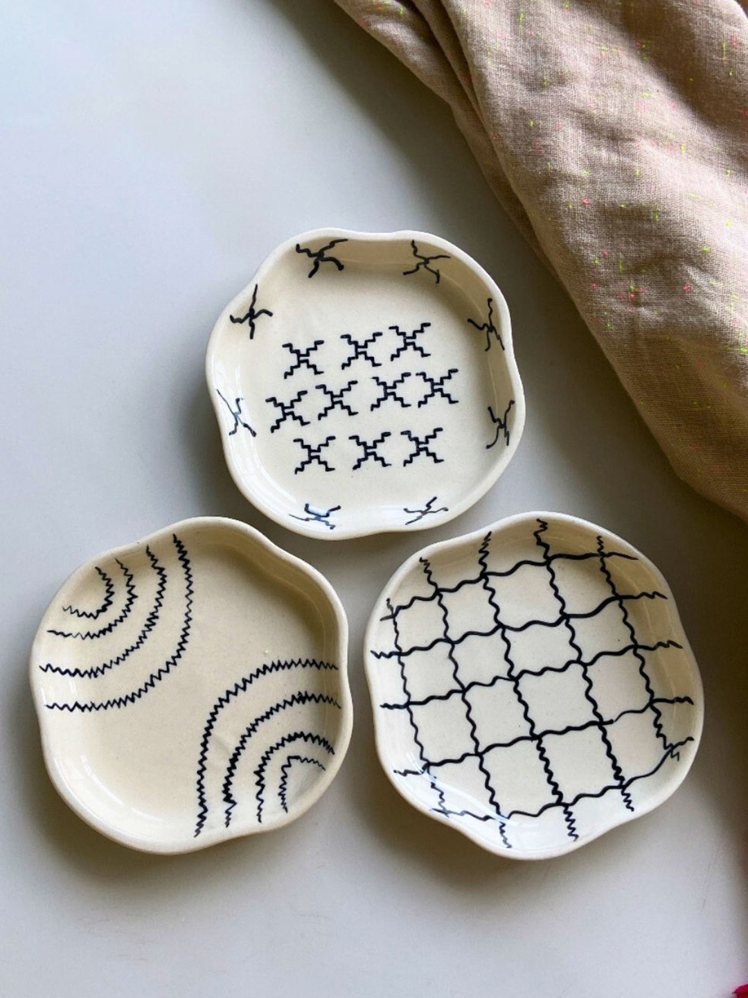 

WEAVING HOMES Beige & Black 3 Pieces Printed Ceramic Plates