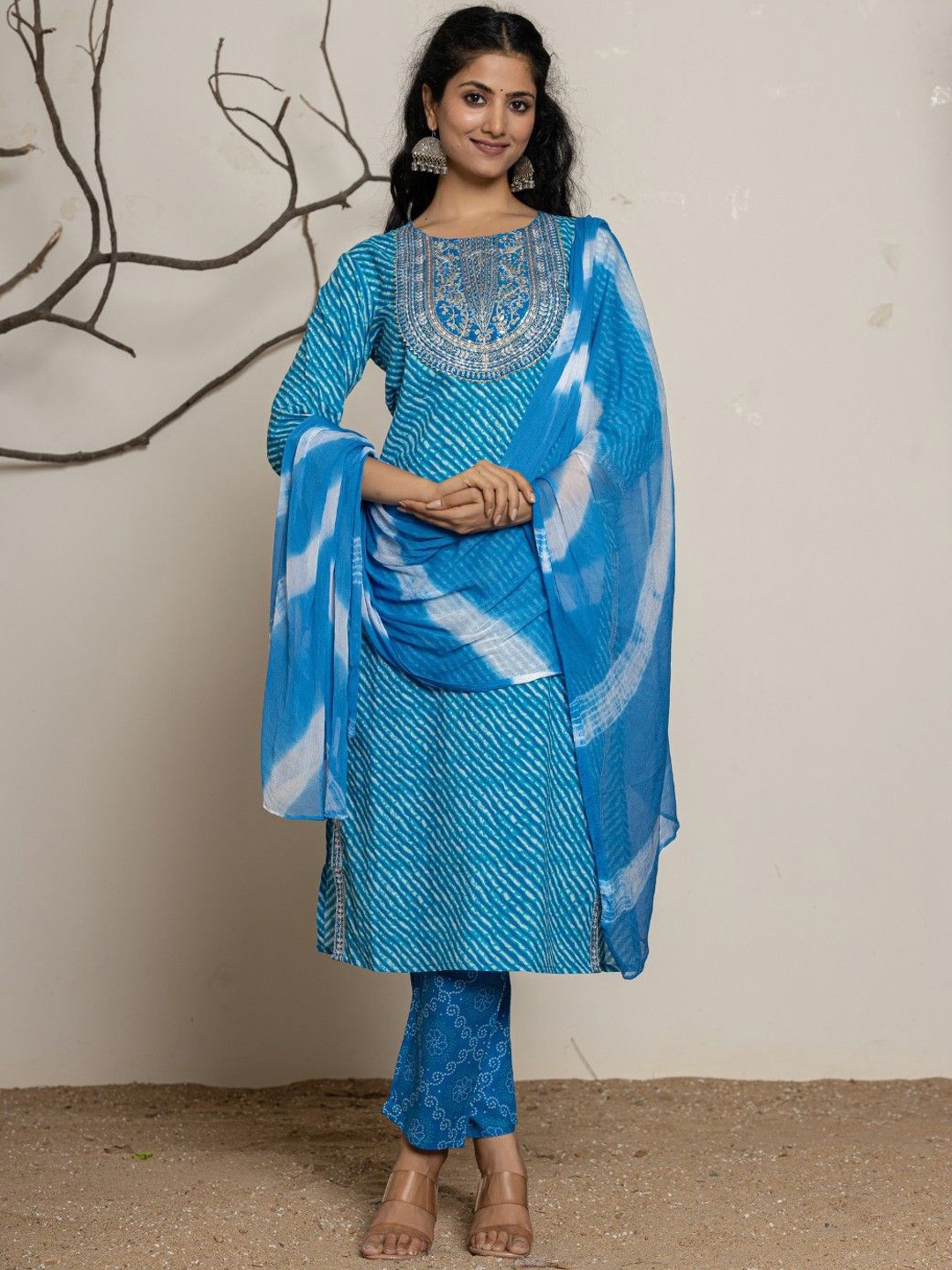 

VEDANA Leheriya Printed Regular Sequinned Pure Cotton Kurta With Trousers & Dupatta, Blue