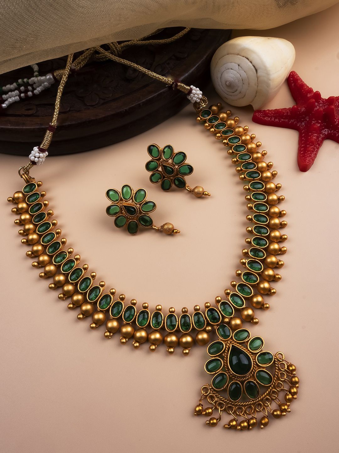 

StileAdda Gold-Plated Kempu Stone Studded & Beaded Jewellery Set