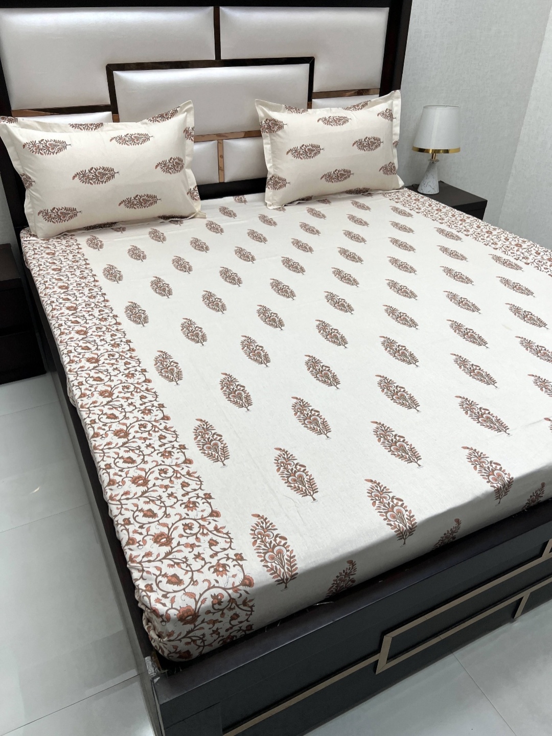 

Pure Decor Royal Passion Cream-Coloured Ethnic 380 TC Queen Bedsheet With 2 Pillow Covers