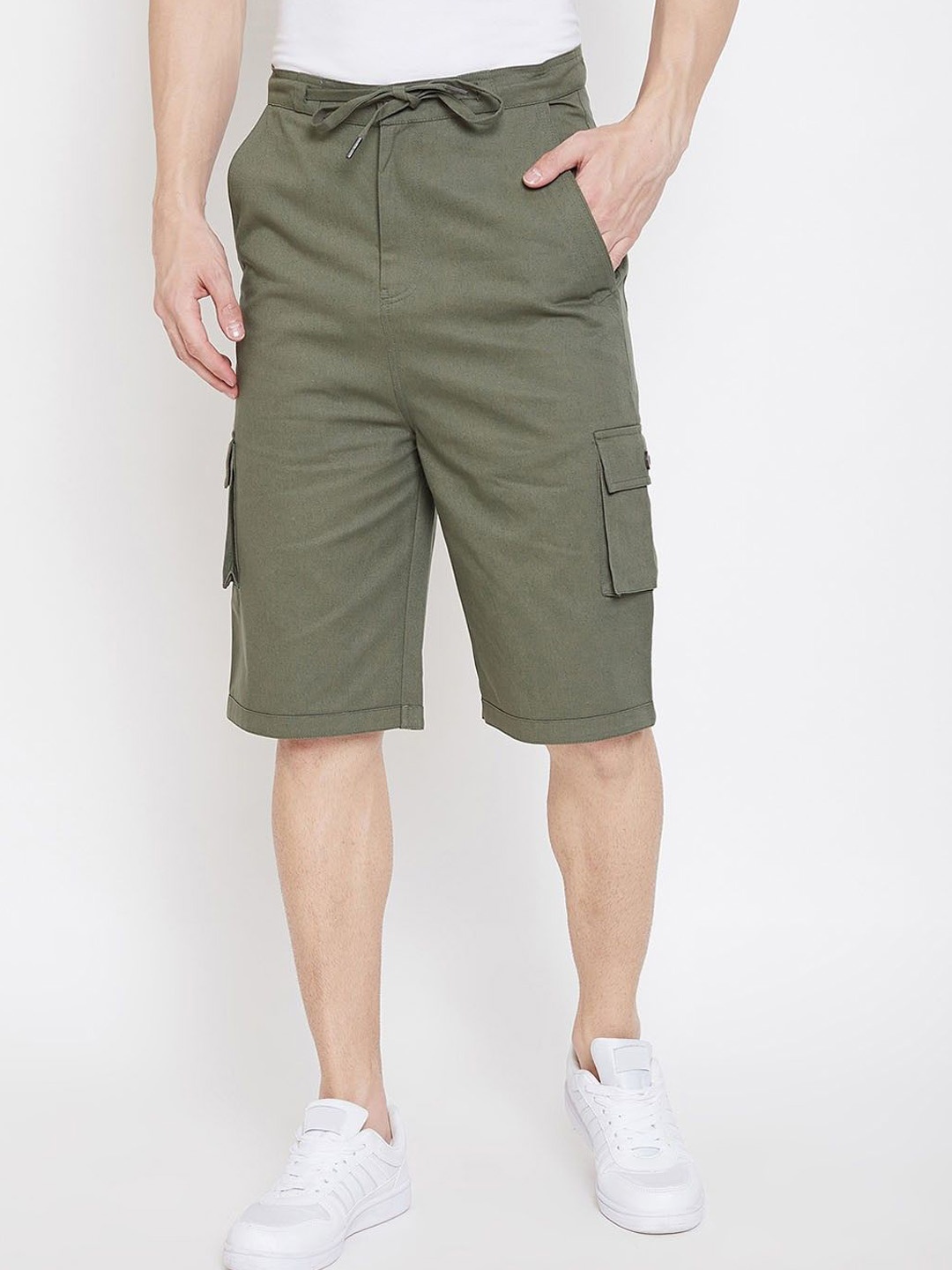 

Hypernation Men Solid Mid-Rise Cargo Shorts, Olive