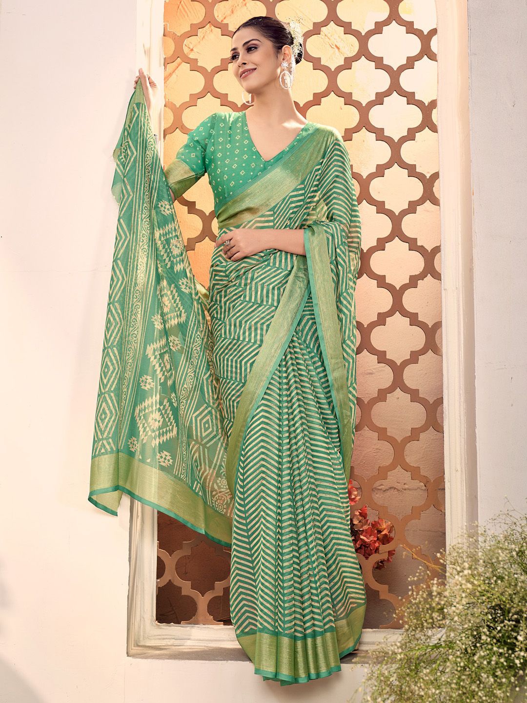 

Saree mall Zari Poly Chiffon Block Print Sarees, Green