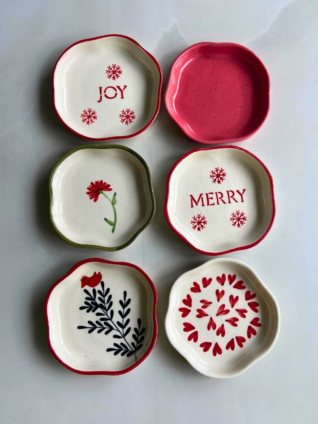 

WEAVING HOMES White & Red 6 Pieces Printed Ceramic Dessert Plate