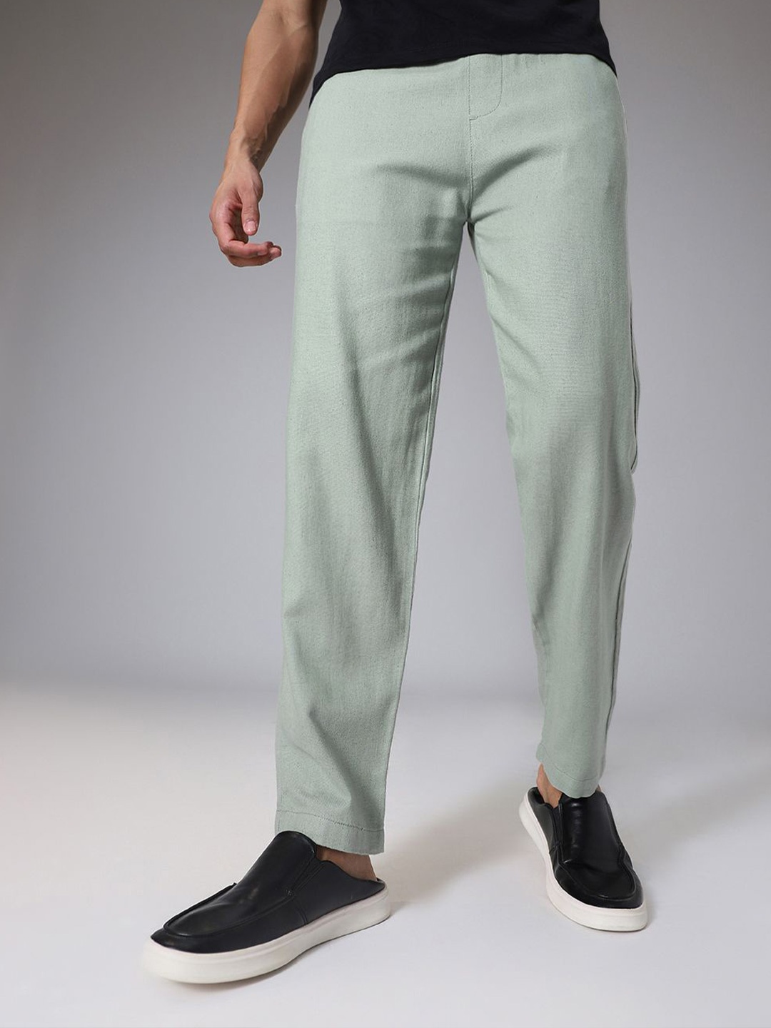 

Banana Club Men Relaxed Mid Rise Trousers, Green