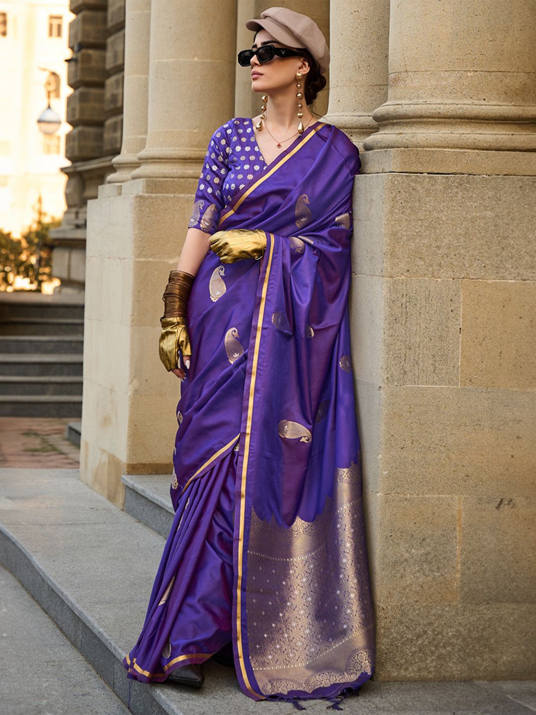 

DEVATITHI Woven Design Zari Banarasi Saree, Purple