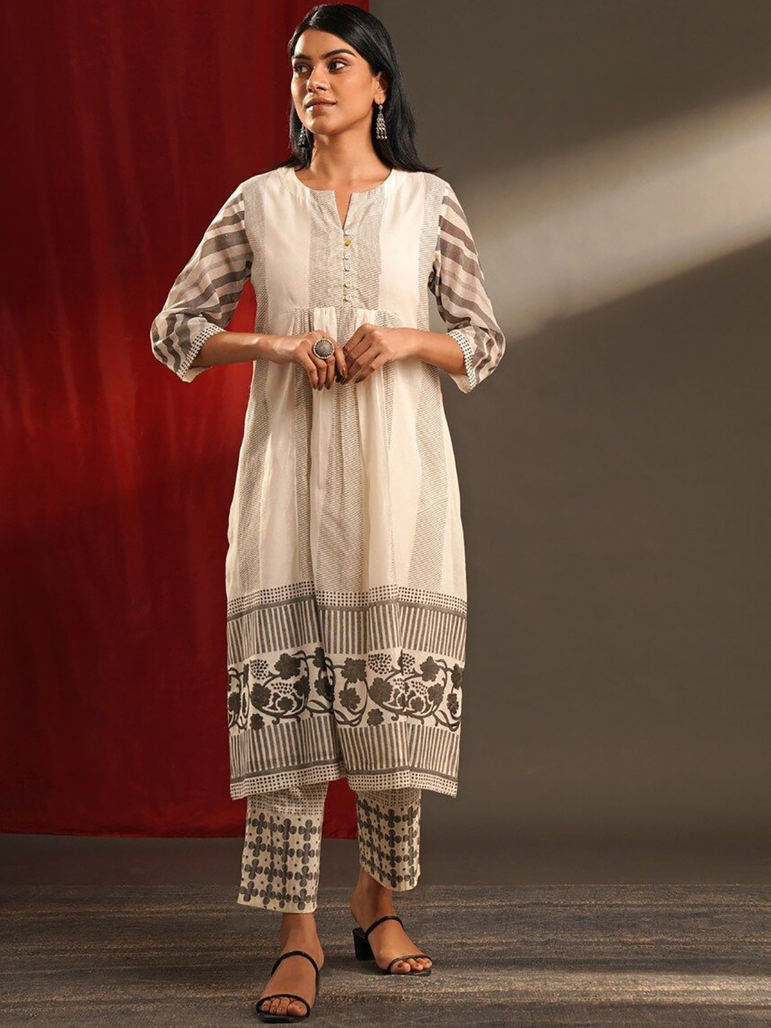 

JAYPORE Striped Round Neck Cotton Silk A-Line Kurta, White