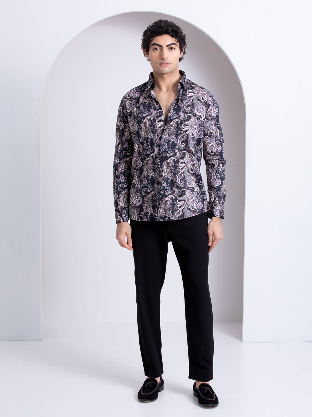 

Urban Scissors Men Comfort Spread Collar Floral Printed Cotton Casual Shirt, Black