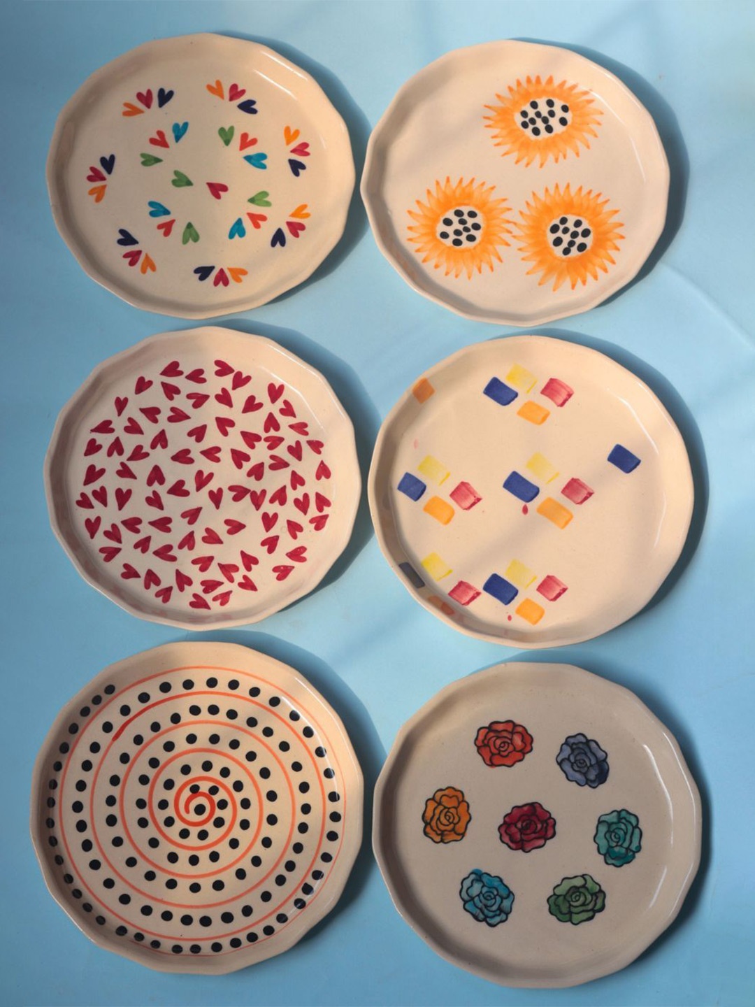 

WEAVING HOMES Beige & Red 6 Pieces Heart & Floral Printed Ceramic Plates