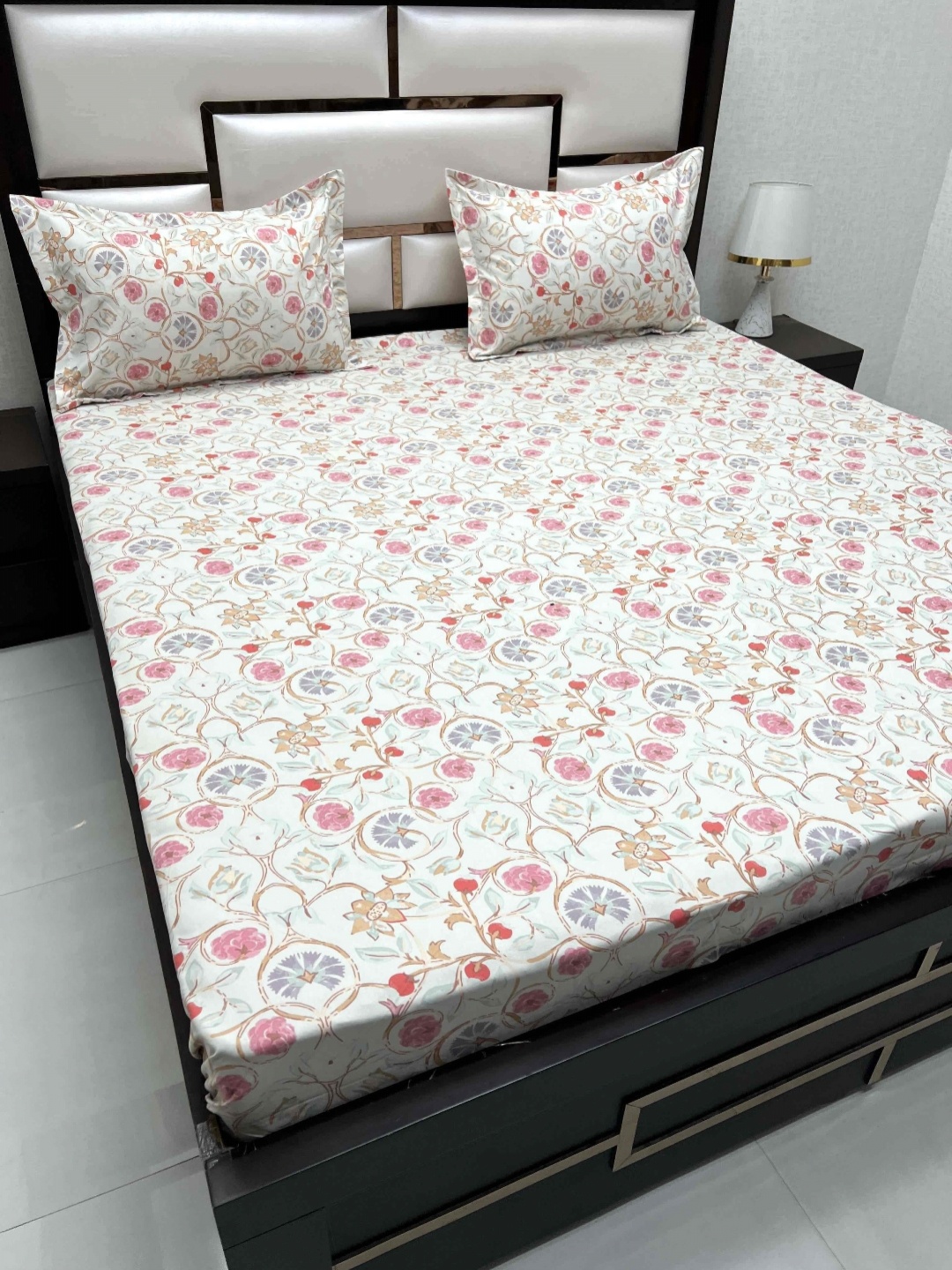 

Pure Decor Queen Size Double Bed Bedsheet With 2 Pillow Covers 90in X 100in,228cm X 254cms, White