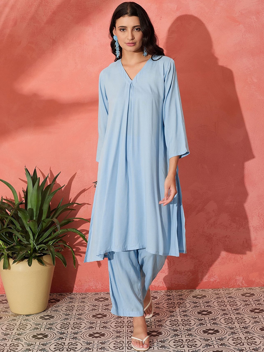 

InWeave V-Neck Straight Kurta With Palazzos, Blue