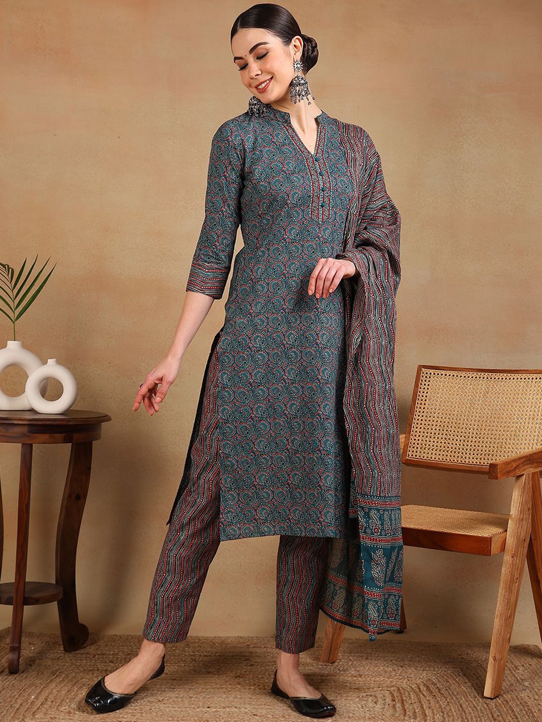 

Anouk Ethnic Motifs Printed Regular Straight Kurta with Trousers & Dupatta, Teal