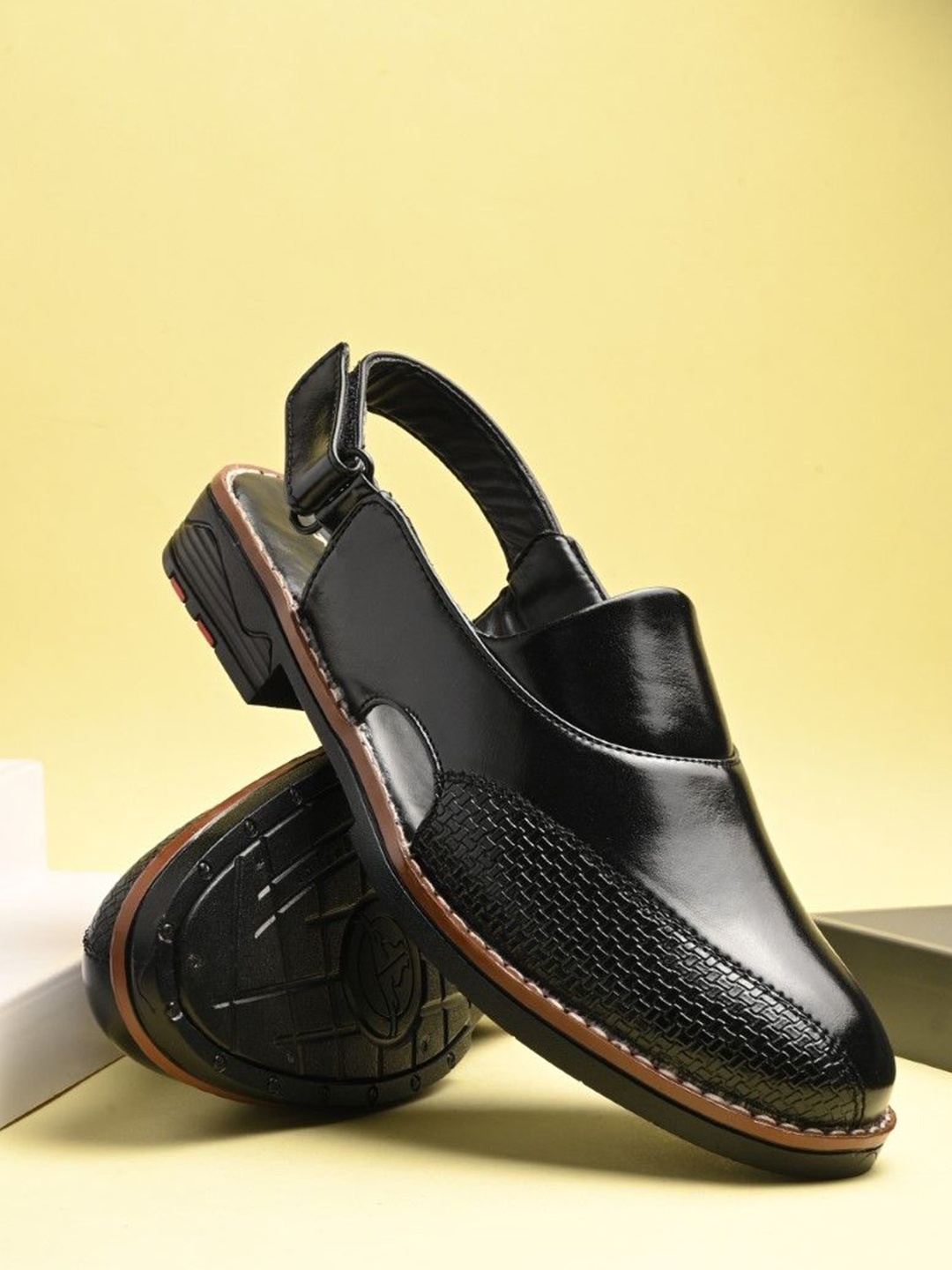 

Rising Wolf Men Shoe-Style Sandals, Black