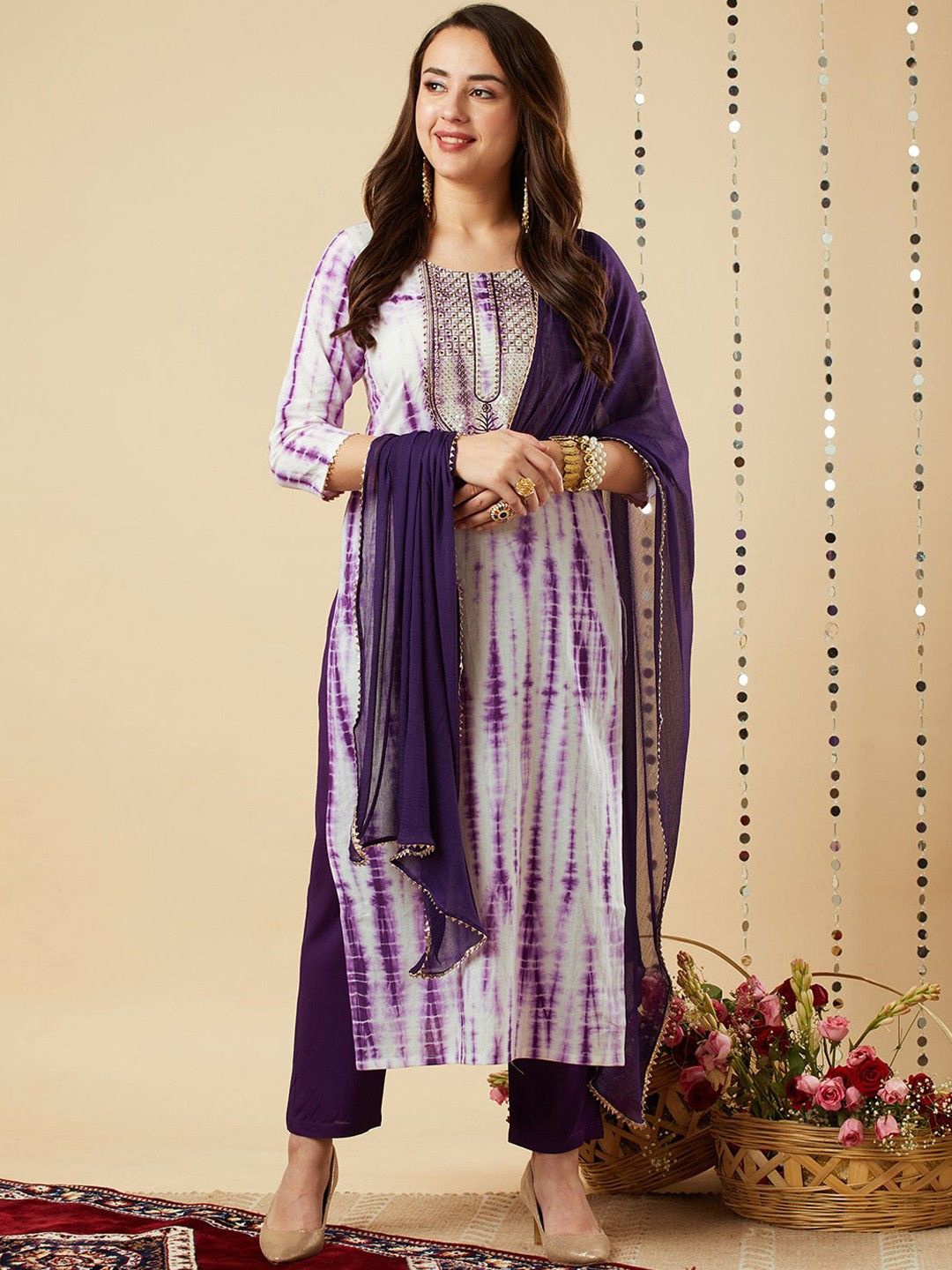 

GoSriKi Abstract Printed Thread Work Straight Kurta with Trousers & Dupatta, Off white