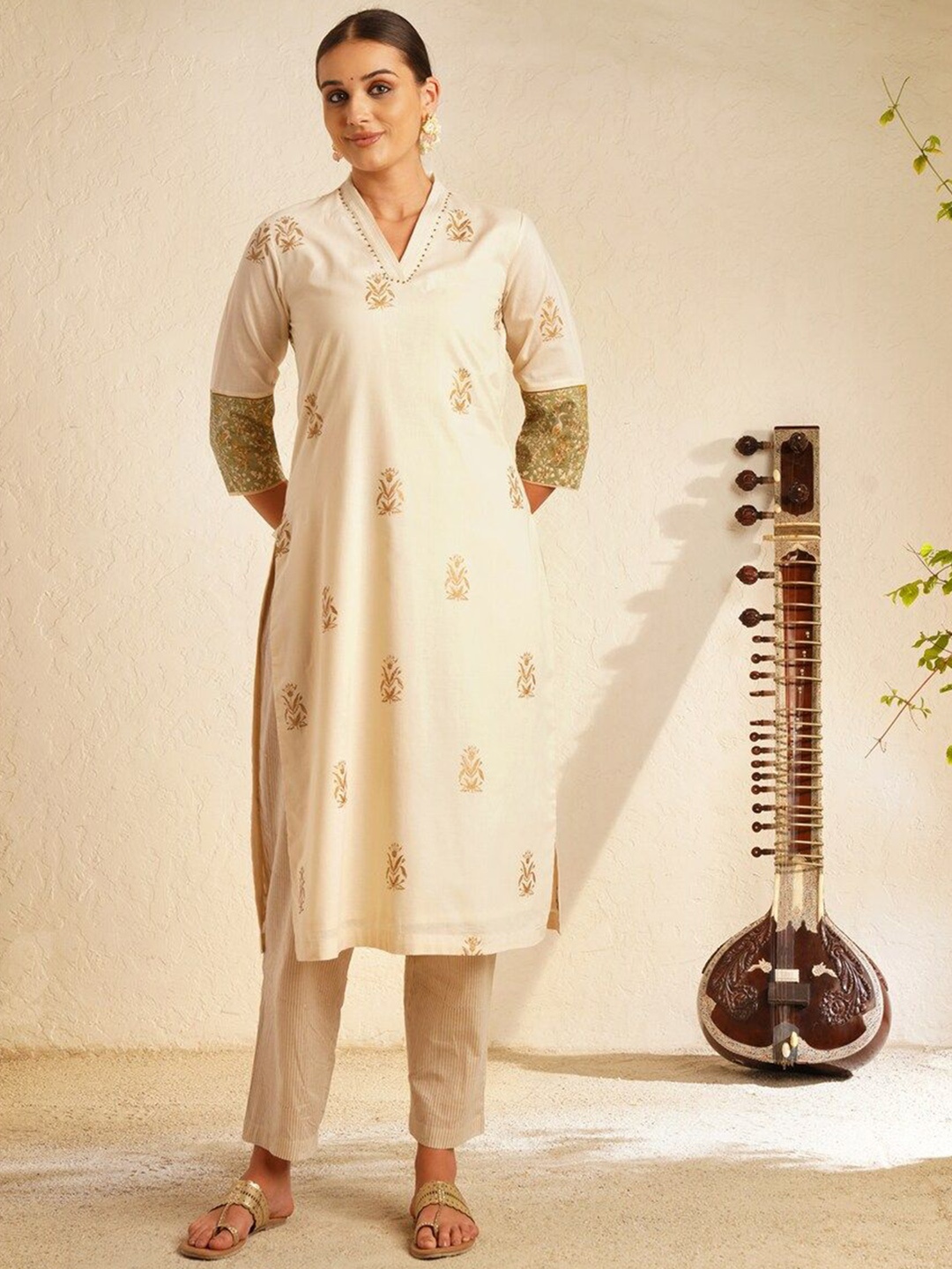 

JAYPORE Floral Printed V-Neck Block Print Pure Cotton Straight Kurta, Off white