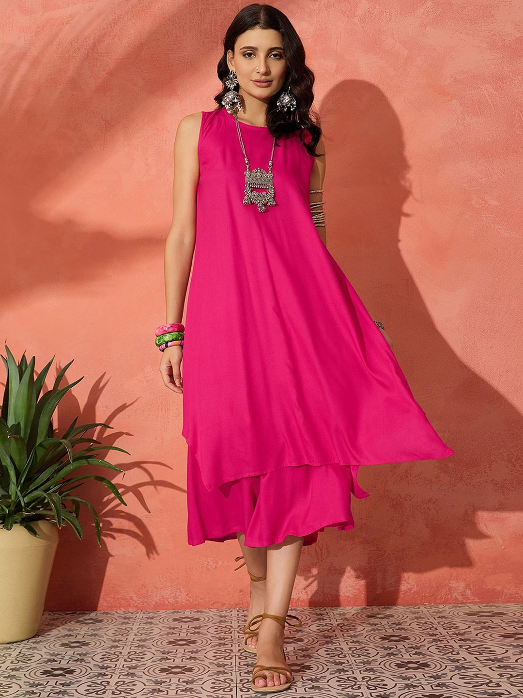 

InWeave Round Neck A-Line Kurta with Palazzos, Fuchsia