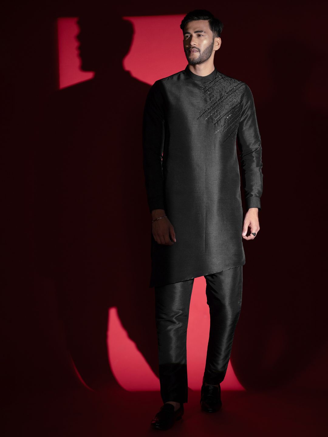 

TheEthnic.Co Beads and Stones Mandarin Collar Straight Kurta with Trousers, Black