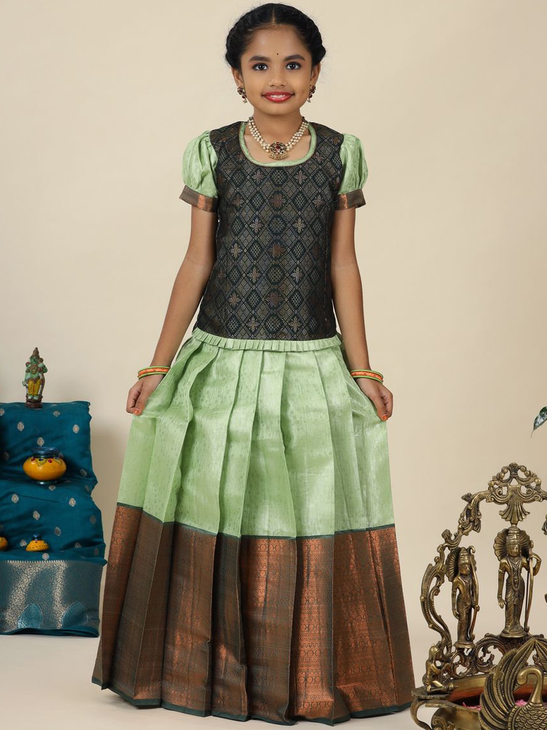 

SHIVANGI clothing Girls Lehenga Choli, Green